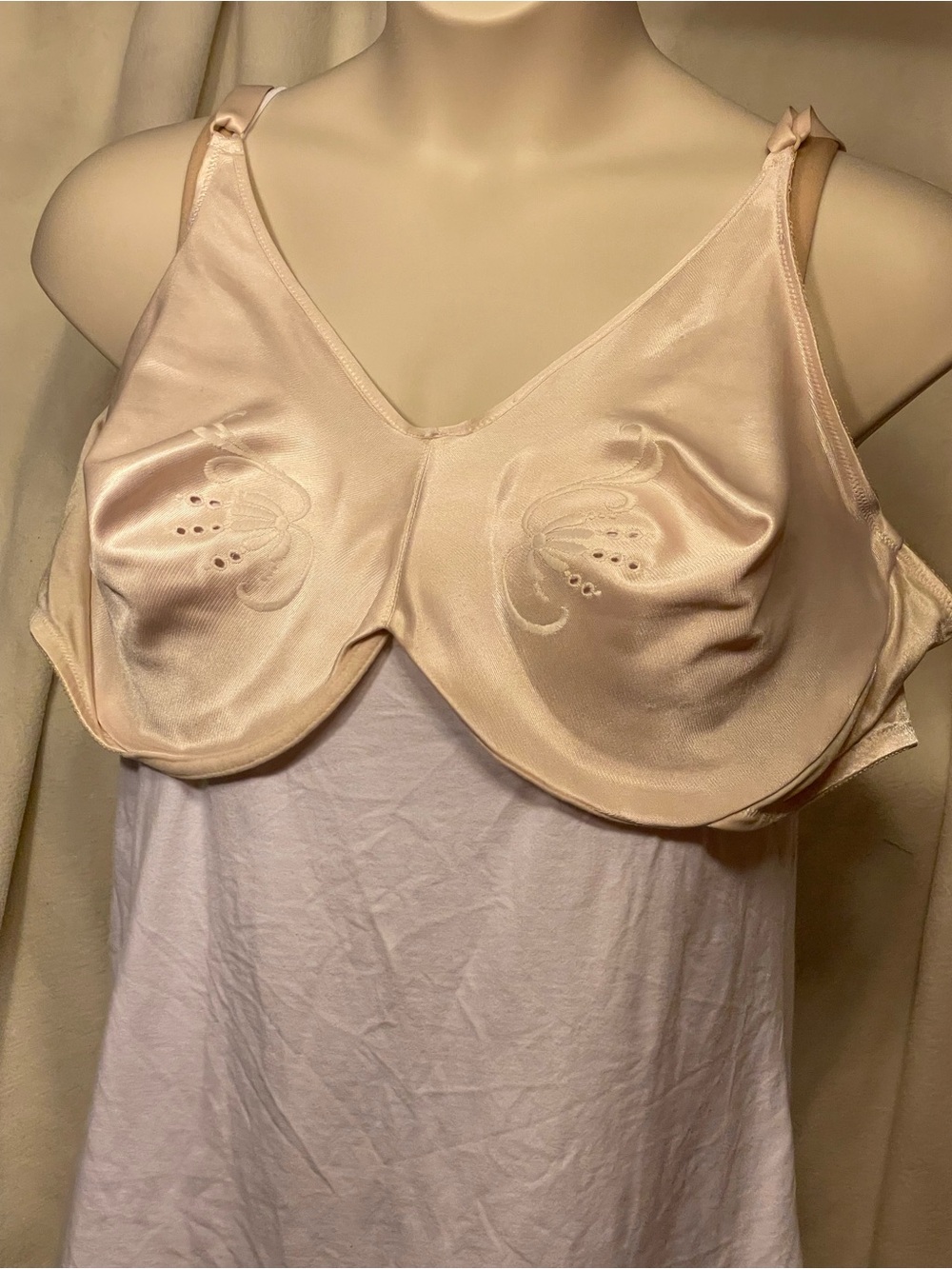 Venus 46DDD Minimizer Underwire 4-Hook Nude Bra. New without tags.